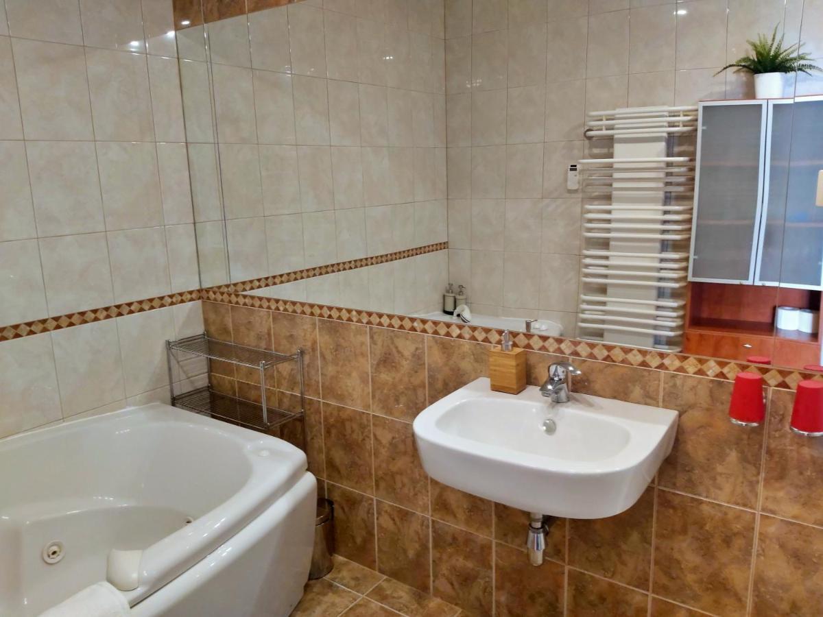Apartamento Mitra Zonata Pink Omiš Exterior foto