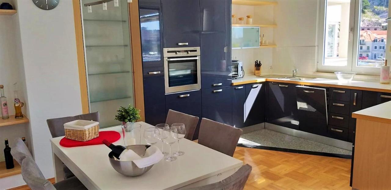 Apartamento Mitra Zonata Pink Omiš Exterior foto