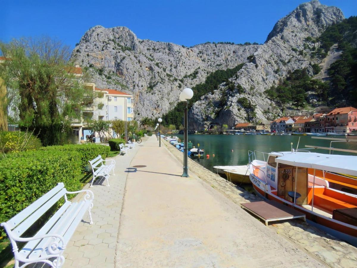 Apartamento Mitra Zonata Pink Omiš Exterior foto